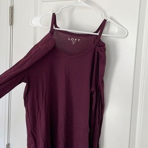 Cut out shoulder long sleeve shirt
